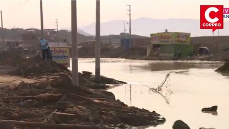 Desborde del río Chilca en Pucusana deja intransitable el acceso al balneario