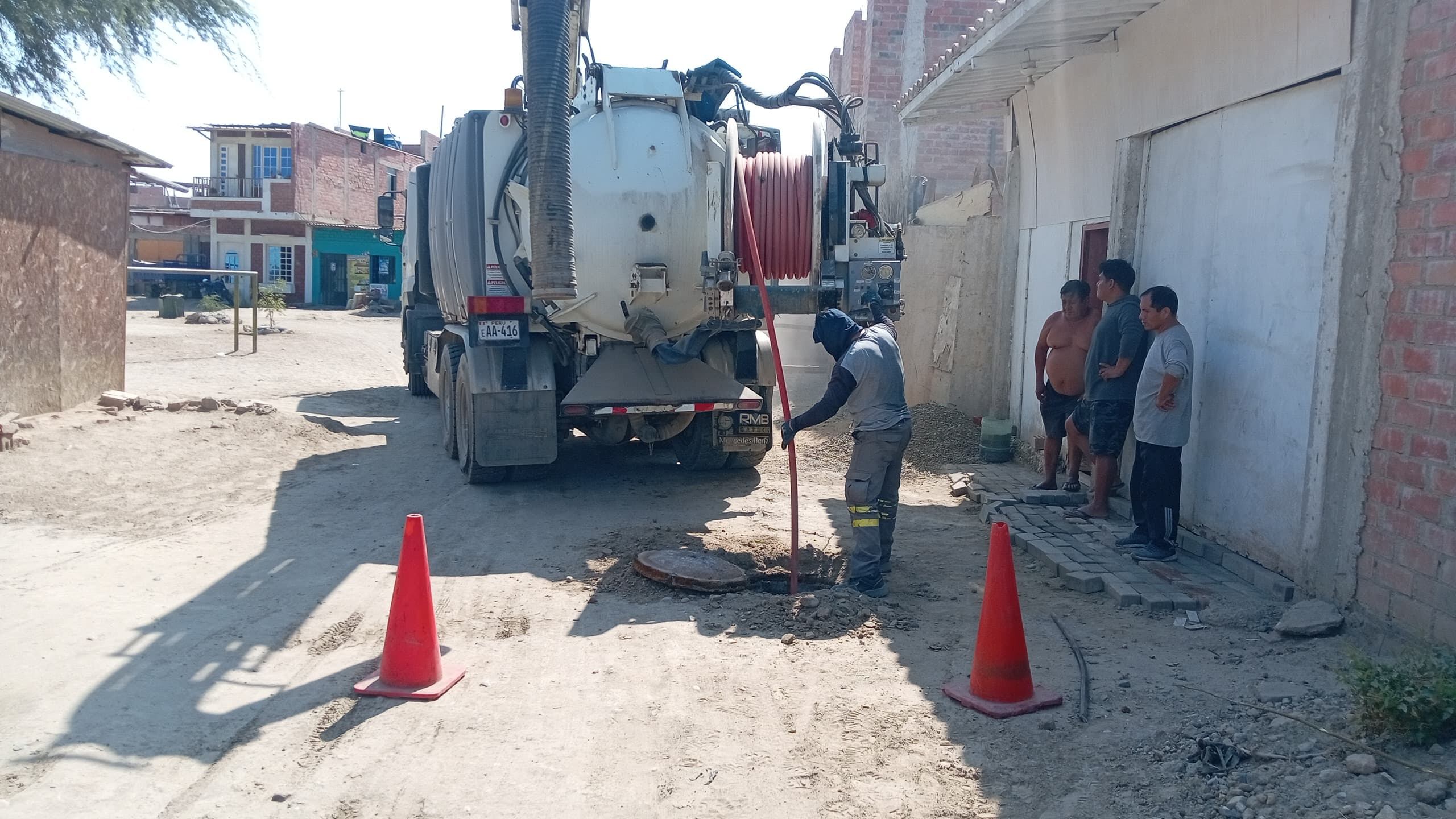 Limpieza de redes de alcantarillado en el distrito de Catacaos por parte de la EPS Grau
