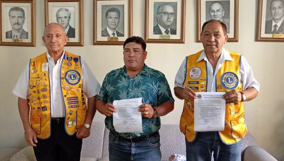 Alcalde de El Porvenir, Juan Carranza, firmó convenio interinstitucional con el presidente del Club de Leones de Trujillo, Luis Yika García.