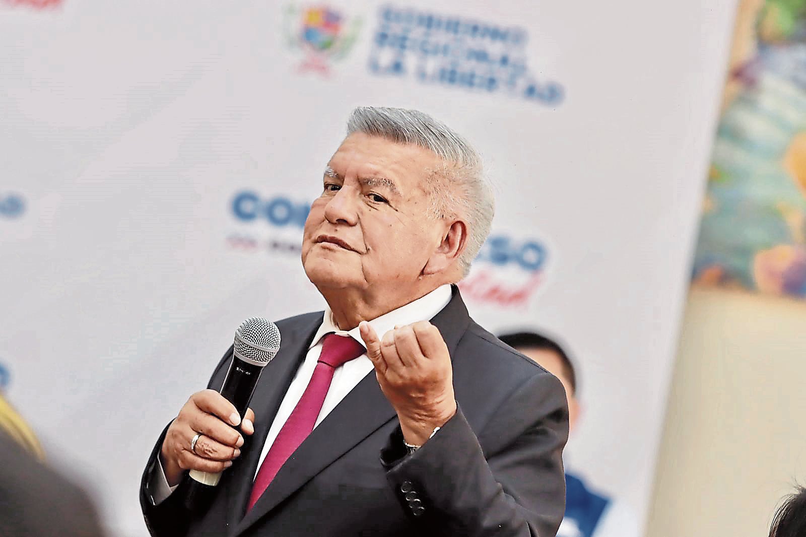 El alcalde de Chepén, Julio Correa, aseveró que junto al consejero Julio Cépeda aceptaron apoyar al líder de APP porque les ofreció proyectos a favor de su provincia.