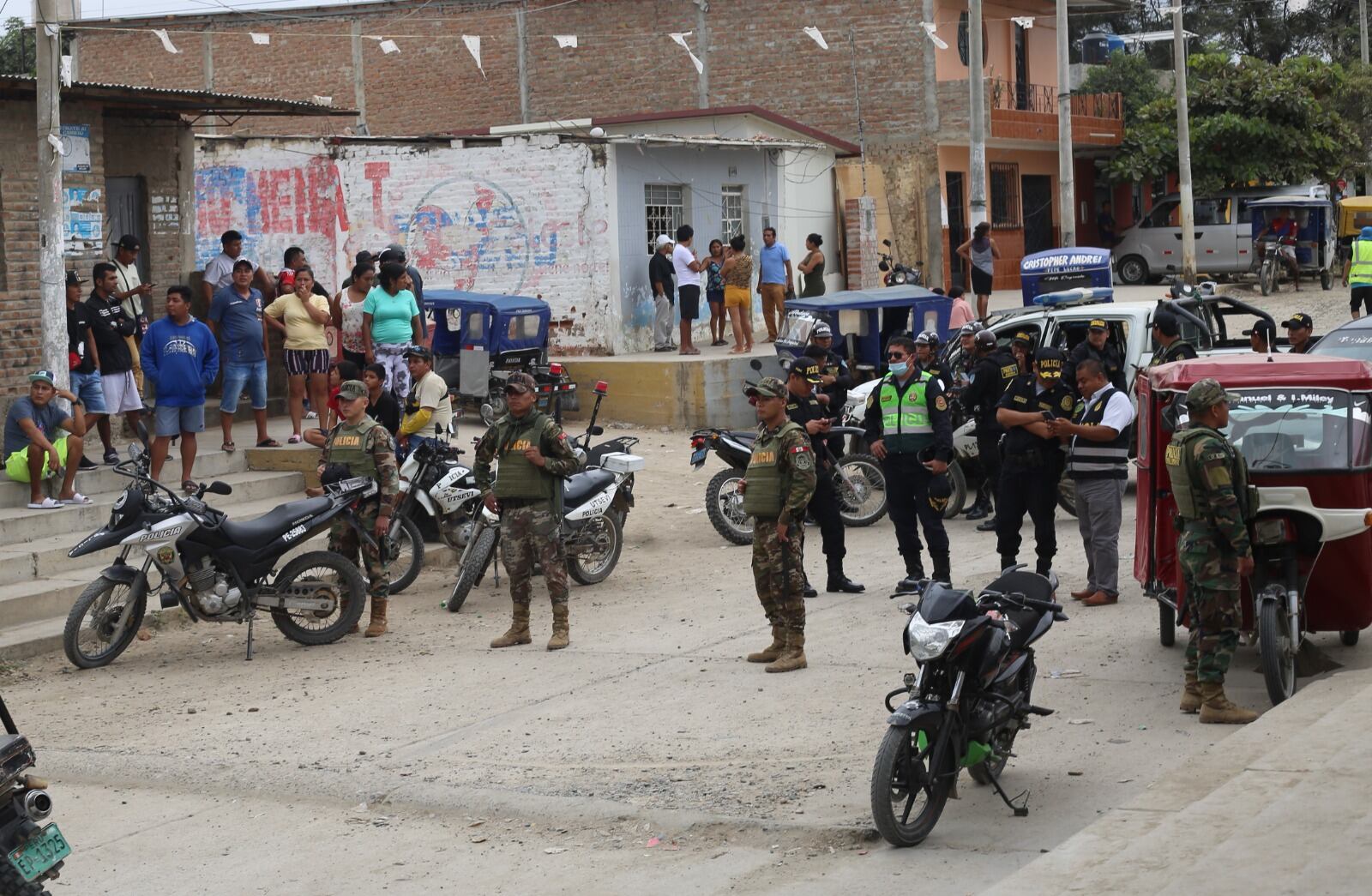 El exjefe de la Divincri, Alfonso Llanos, indicó que Piura urge de personal especializado en investigación criminal. Además, pidió capacitar al personal en la lucha contra las organizaciones criminales extranjeras apostadas en la región. En tanto, el jefe de la Dirincri anunció la llegada de policías para el patrullaje a pie