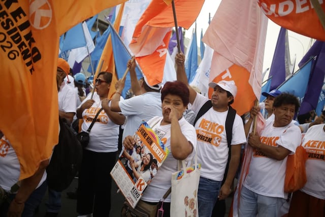 Simpatizantes de partidos llegan a exteriores del Centro de Convenciones por debate presidencial (Foto: Julio Reaño/GEC)