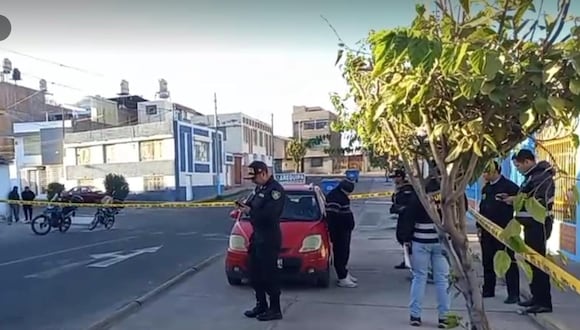 Intervención policial a presuntos falsos taxistas en el distrito de Mariano Melgar. Foto: GEC