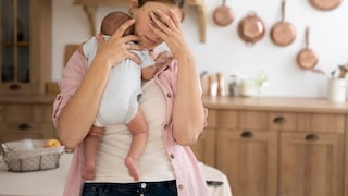 “Cerebro de mamá”: Por qué sentirse distraída durante el embarazo y el posparto es completamente normal
