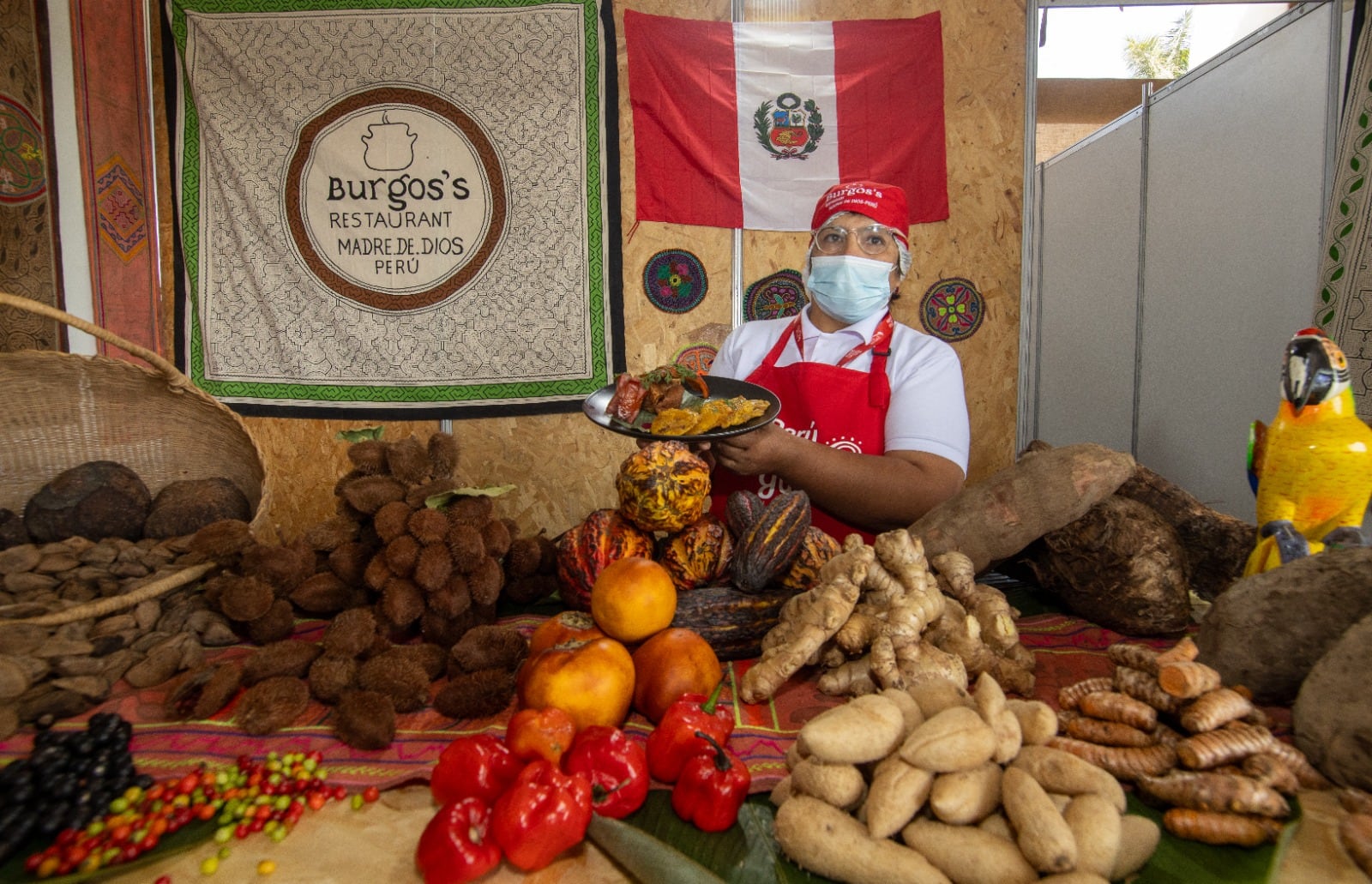 Visitantes tienen la oportunidad de conocer la historia detrás de los productos. (Foto: Difusión)