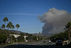 Miles de personas evacuadas por feroz incendio forestal en Malibú