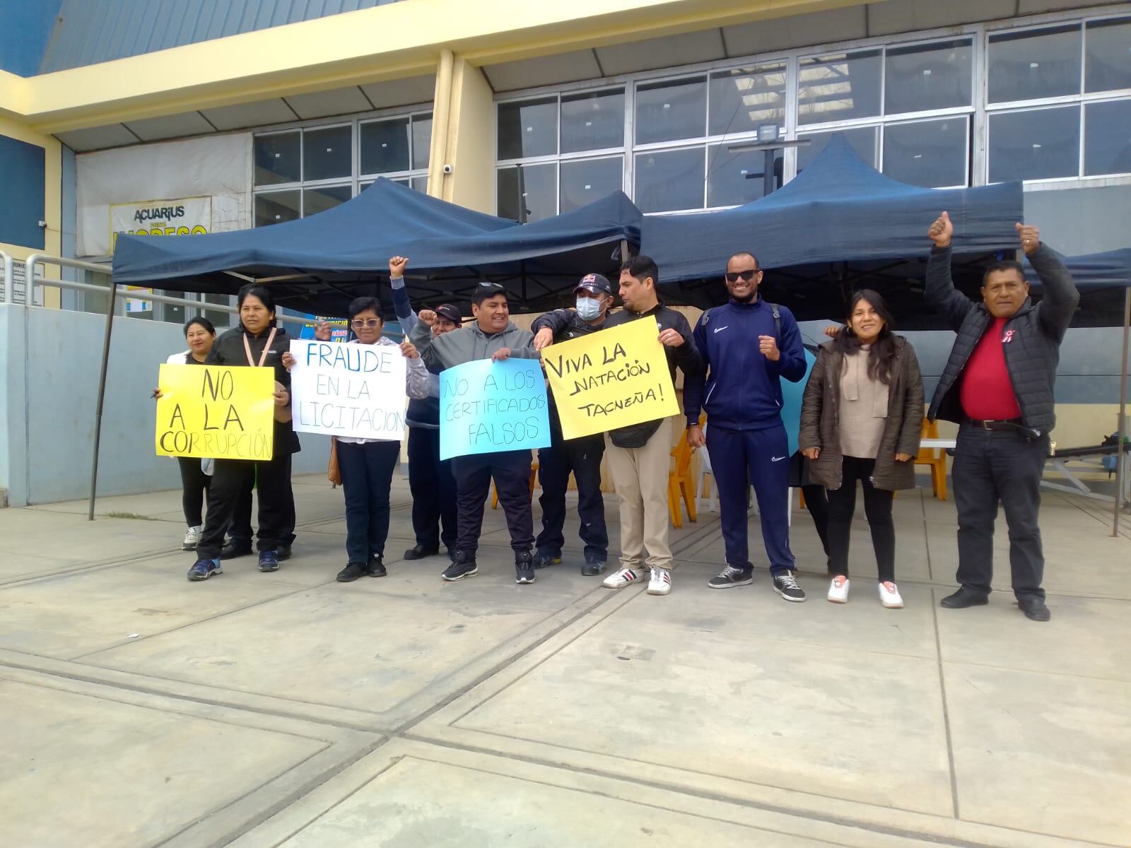 Entrenadores y trabajadores del club Acuarius aseguran que hubo fraude en licitación. (Foto: Adrian Apaza)