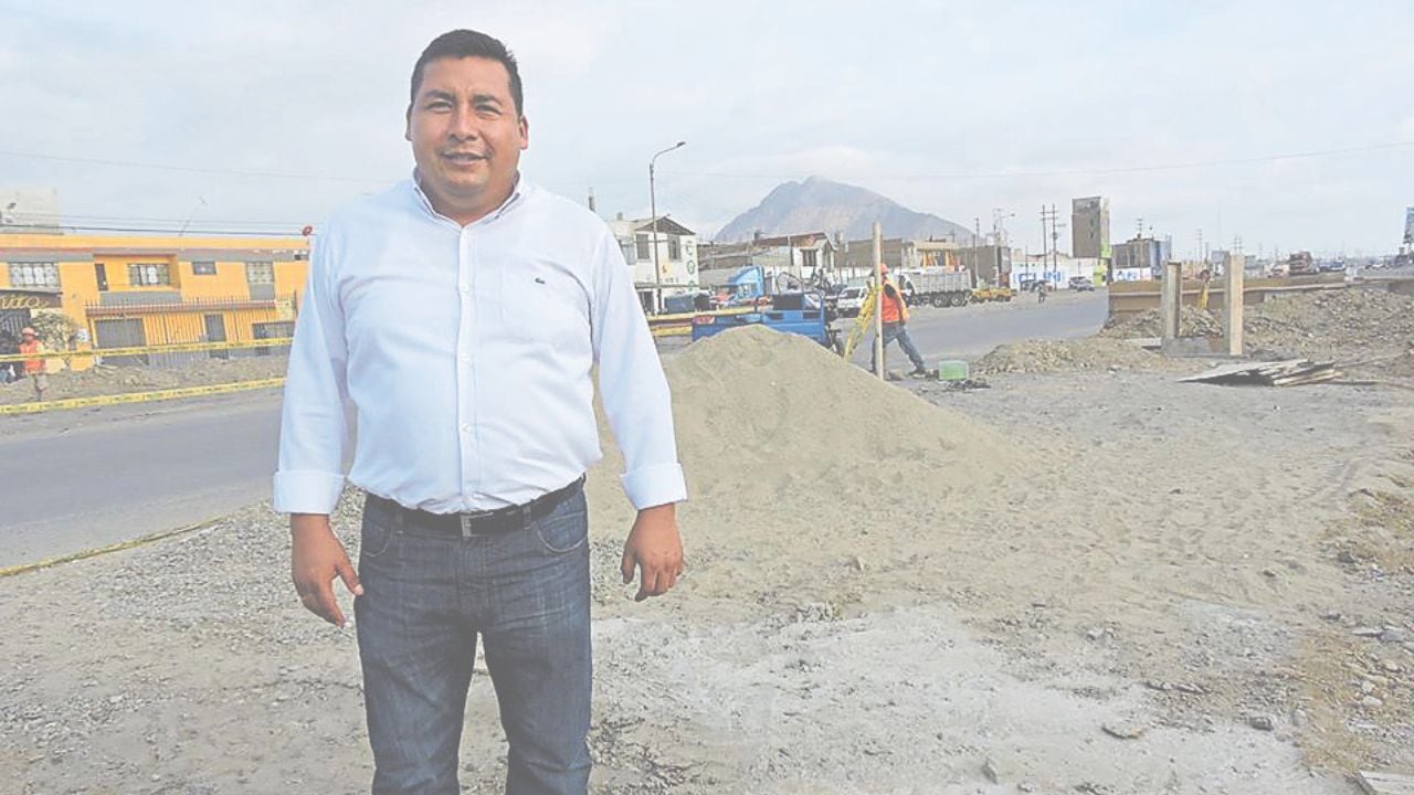 Anunció precandidatura por Fuerza Popular.