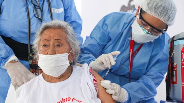 Mayores de 80 años que no fueron a cita de vacunación contra la COVID-19 lo podrán hacer este 8 de mayo