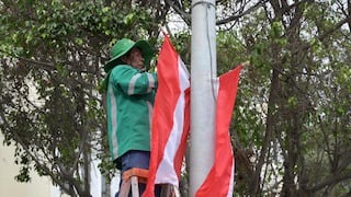 Colocan banderas por el mes patrio en las principales avenidas en Piura
