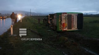 Bus se despista y vuelca dejando 16 heridos