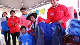Entregarán más de 69 mil kits de abrigo en 18 regiones 
