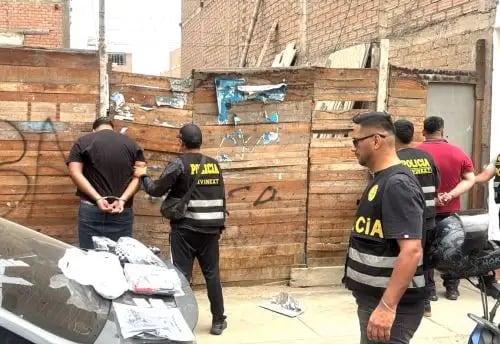 Los detenidos habrían obligado a sus víctimas a entregar claves bancarias y realizar transferencias bajo amenazas de muerte. La Dirincri investiga si participaron en otros secuestros bajo la misma modalidad. (Foto: Andina)