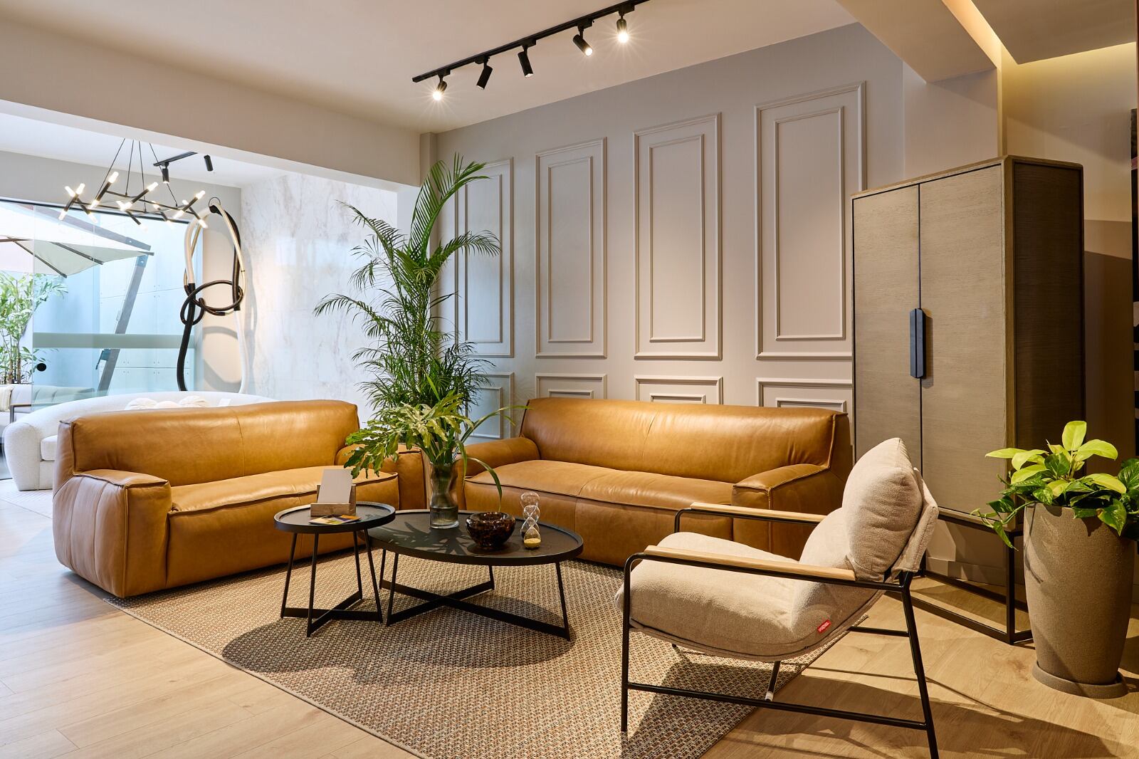 La reducción del tamaño de las viviendas y el auge del trabajo híbrido impulsan la demanda de muebles multifuncionales, modulares y ergonómicos. Especialistas explican qué buscan hoy los consumidores para optimizar sus espacios.