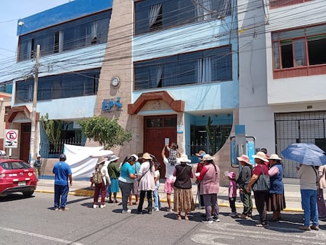Tacna: Pobladores protestan por aumento de 20 a 200 soles en consumo de agua
