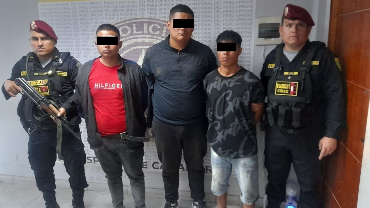 Agentes de la Unidad de Emergencia lograron reducirlos con apoyo de vecinos y taxistas, por la avenida América Sur.