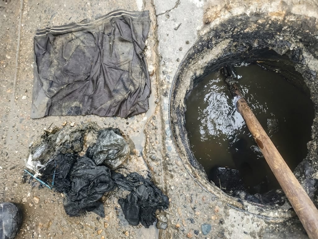 Limpieza de redes de alcantarillado en Chulucanas.