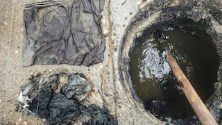 Piura: Retiran telas, bolsas y otros residuos del sistema de alcantarillado de Chulucanas
