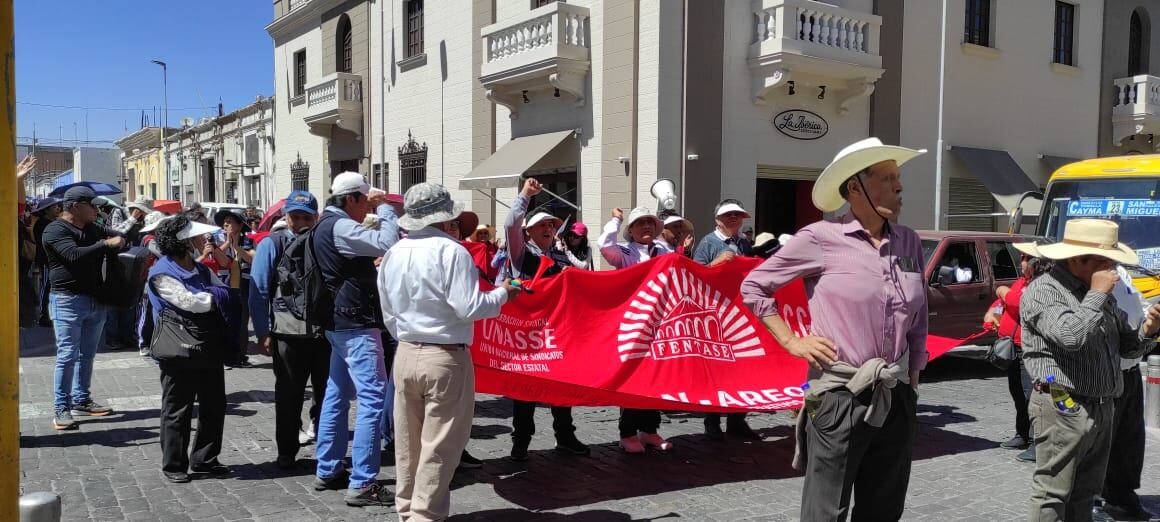 Salen a las calles a exigir derogatoria de ley. (Foto: GEC)