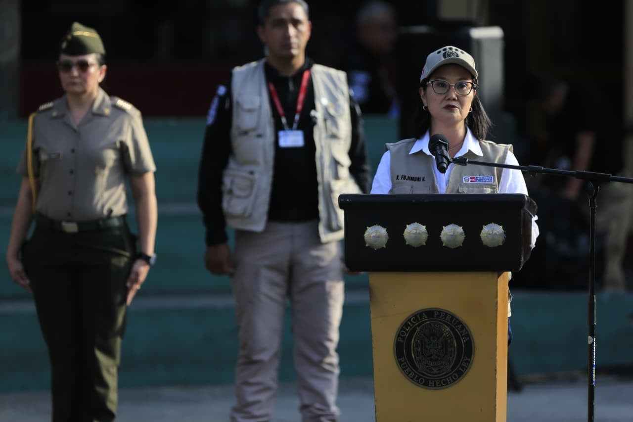 Ceremonia de ascenso excepcional por acción distinguida en el Patio de Honor de la División de Emergencia Lima Centro, en La Victoria. El acto contó con la presencia de la presidenta Keiko Fujimori y autoridades del sector Interior. (Foto: Cesar Bueno@photo.gec)