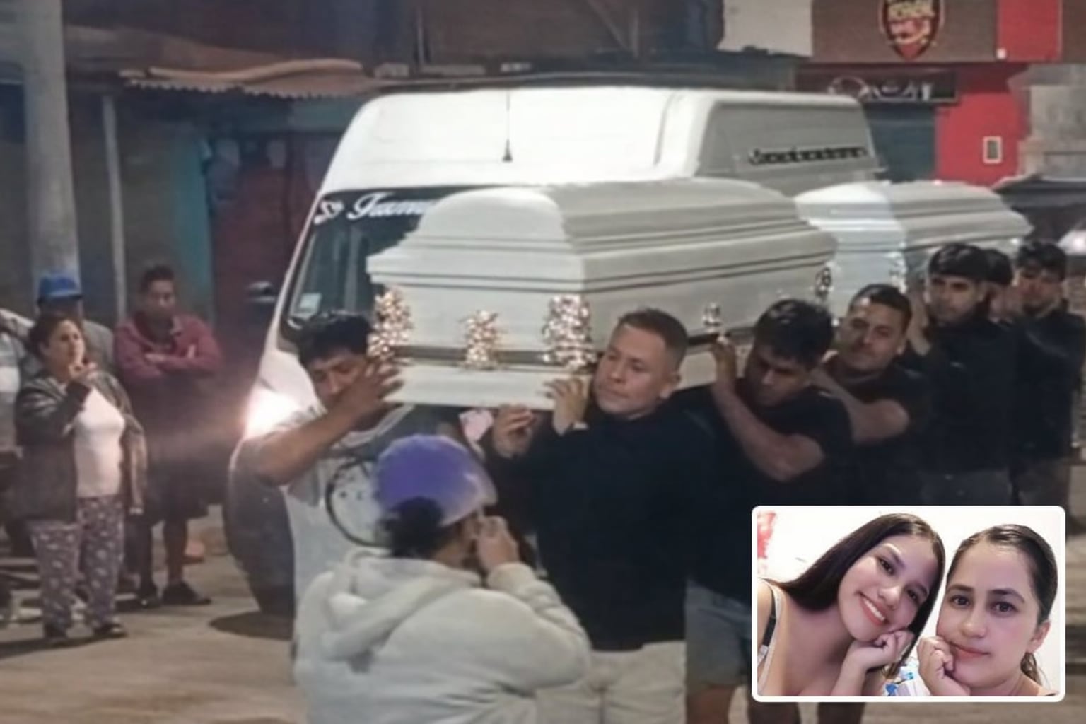 Cuerpos de las hermanas llegaron al distrito de Chala. Foto: GEC