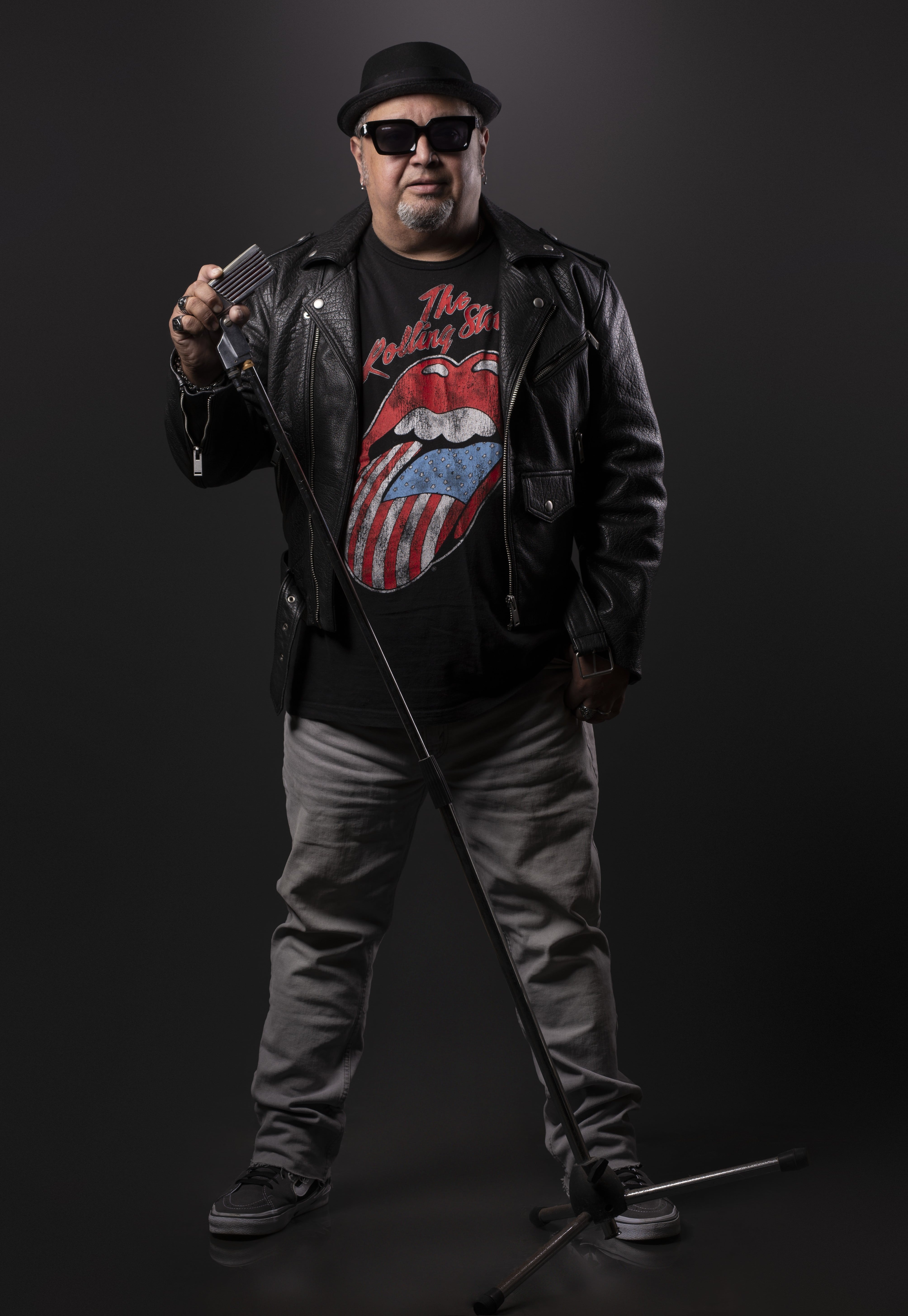 "Si te vas a dedicar a la música para vivir, hay que tener mucho cuidado en las cuestiones legales para que te vayas asegurando poco a poco", dice Pomar.