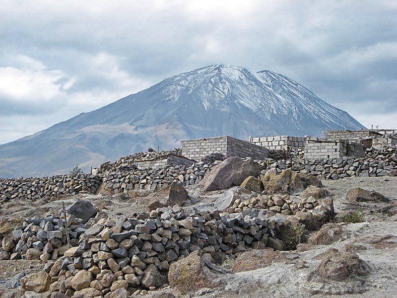Varias viviendas se encuentran cerca del volcán Misti de Arequipa. Foto: GEC.,
