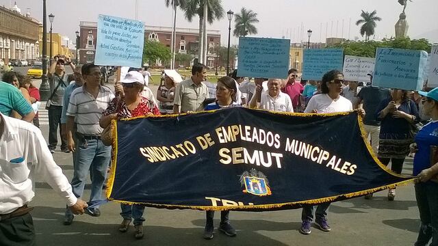 Trujillo: Trabajadores del sindicato municipal reclaman bono (VIDEO) 