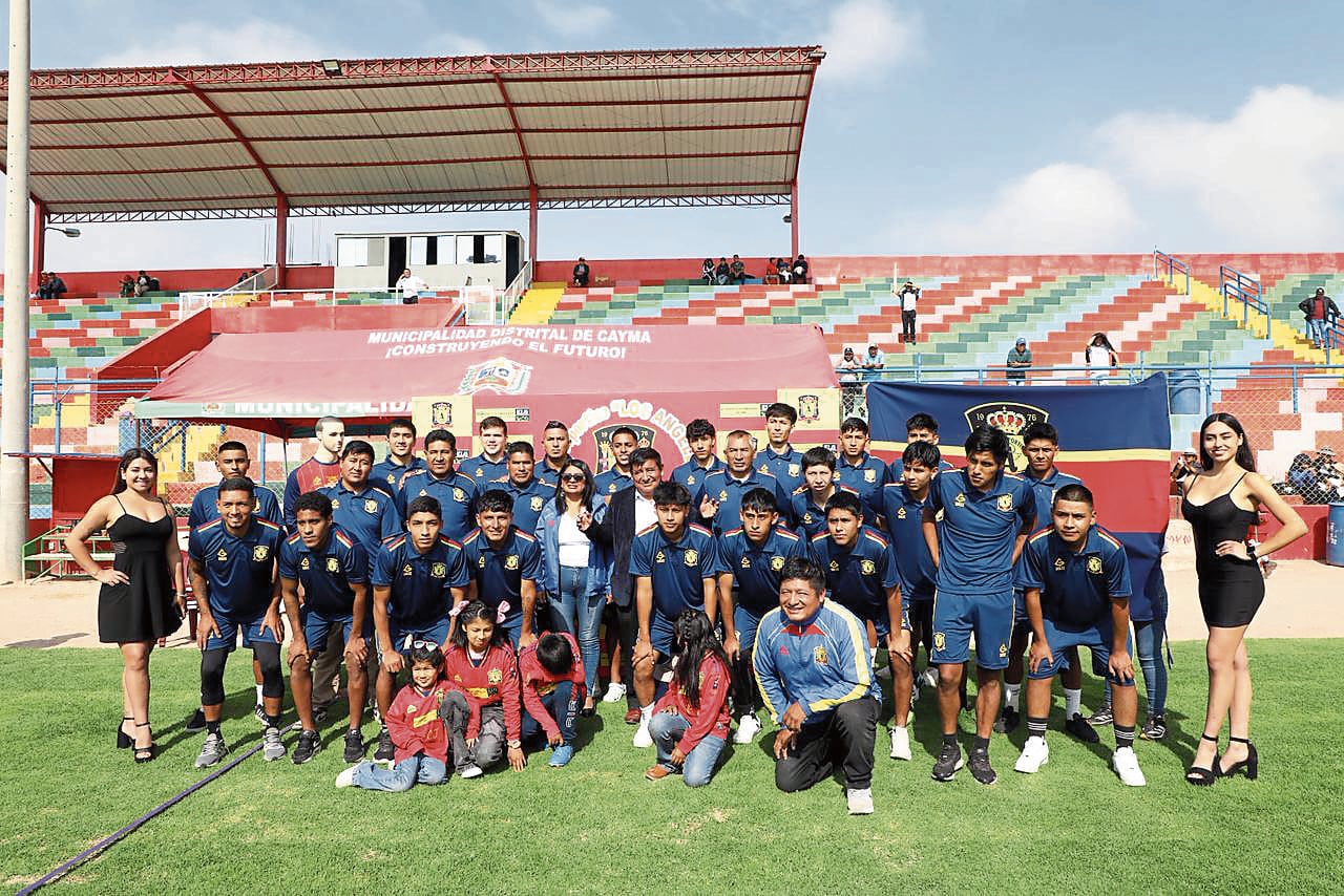 Equipo de Cayma: ”Puchito” Flores con Los Ángeles. Foto: GEC.