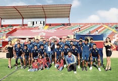 Equipo caymeño de Arequipa de aniversario: ”Puchito” Flores con Los Ángeles
