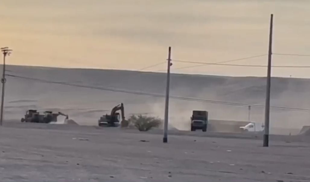 Trabajos de movimiento de tierra en la frontera están a cargo del Ejército Chileno. (Foto: Difusión)