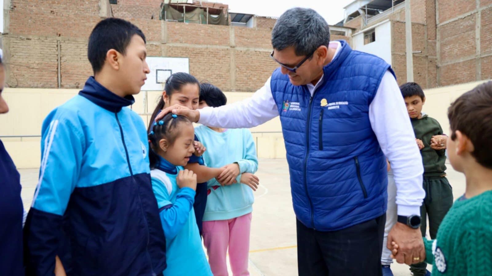 Mediante convenio entre el Gobierno Regional de La Libertad y el Instituto San Luis se atiende a menores con discapacidad severa y multidiscapacidad, principalmente a aquellos con discapacidad física, trastornos neuromotor, sensoriales y de conducta.