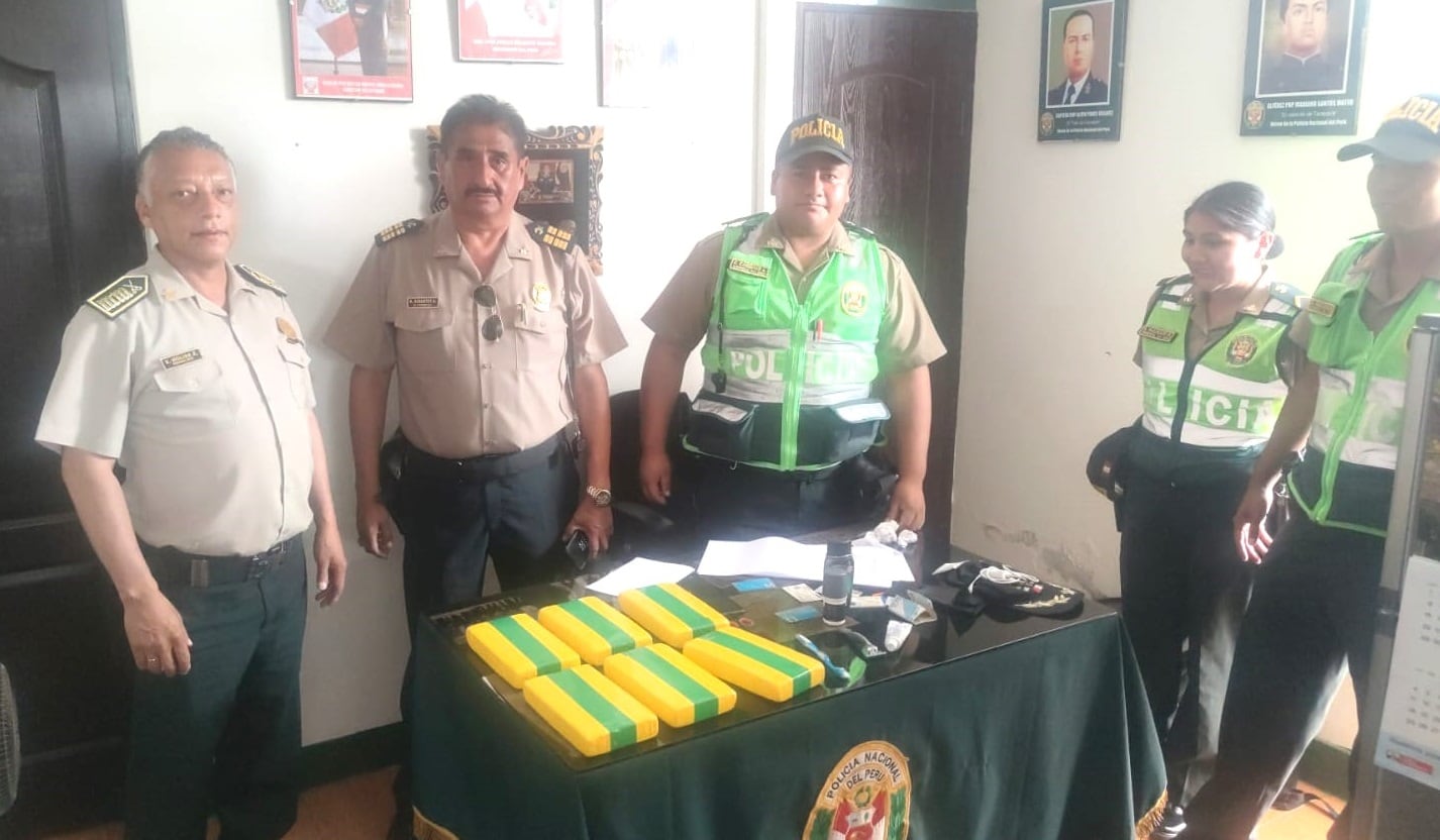 Intervención policial en el terminal terrestre Odría a un pasajero de bus de empresa Moquegua que llegó de Lima