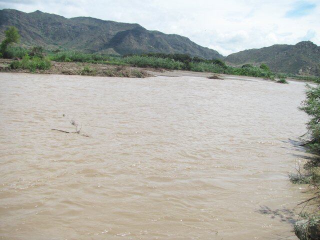 Se ha informado que la empresa minera para la que laboraban ha enviado maquinaria y la Policía especializada está peinando la zona junto a pobladores y familiares.