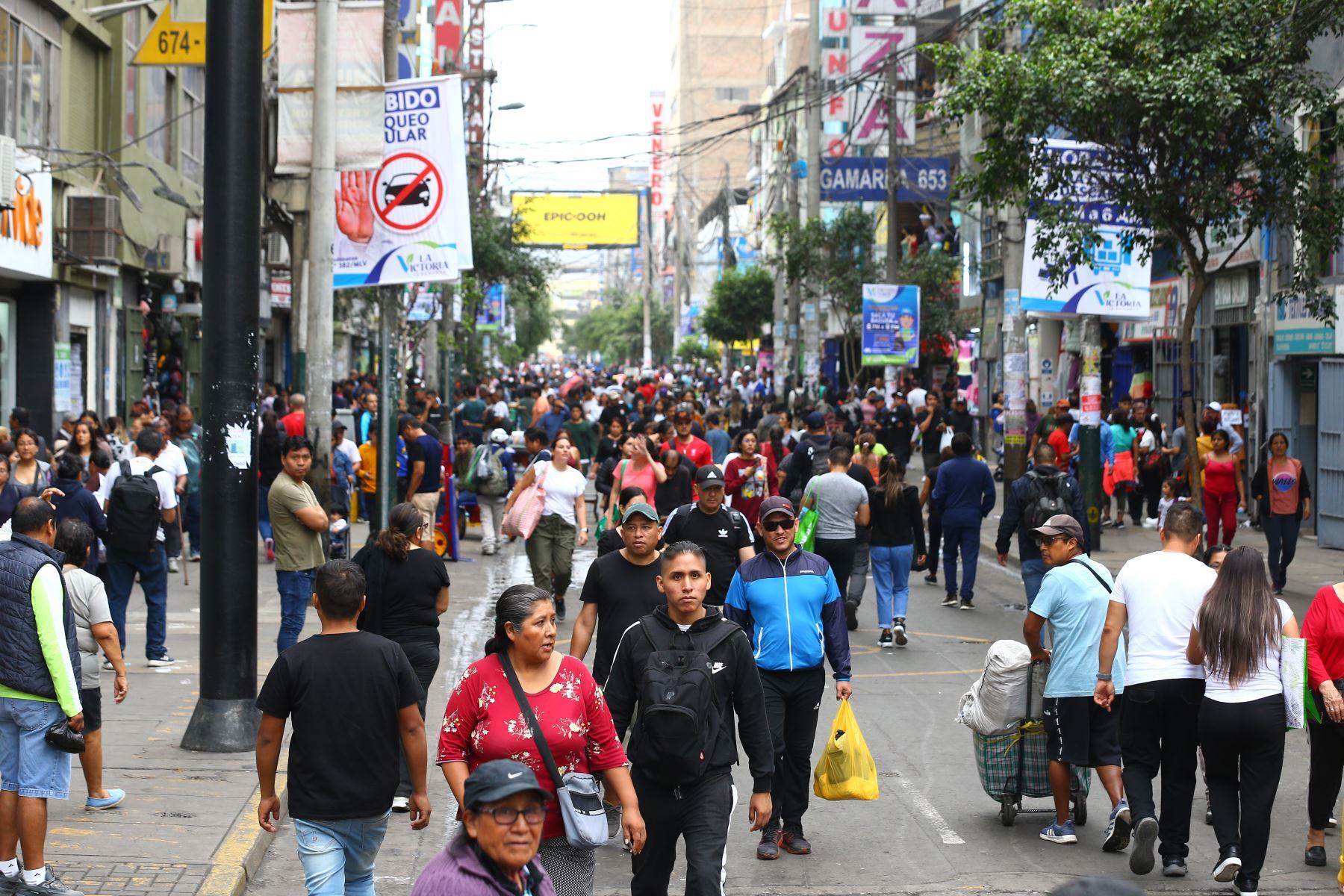 Empresarios están cansados de los constantes robos y por eso han decidido cerrar sus tiendas. (Foto: Andina)