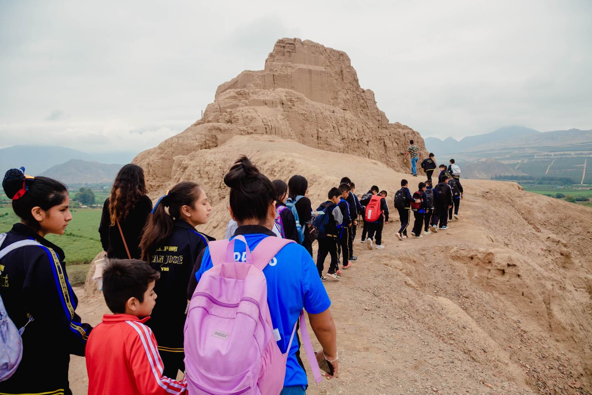 Este tipo de experiencias es fundamental para el desarrollo de la identidad cultural de los estudiantes.