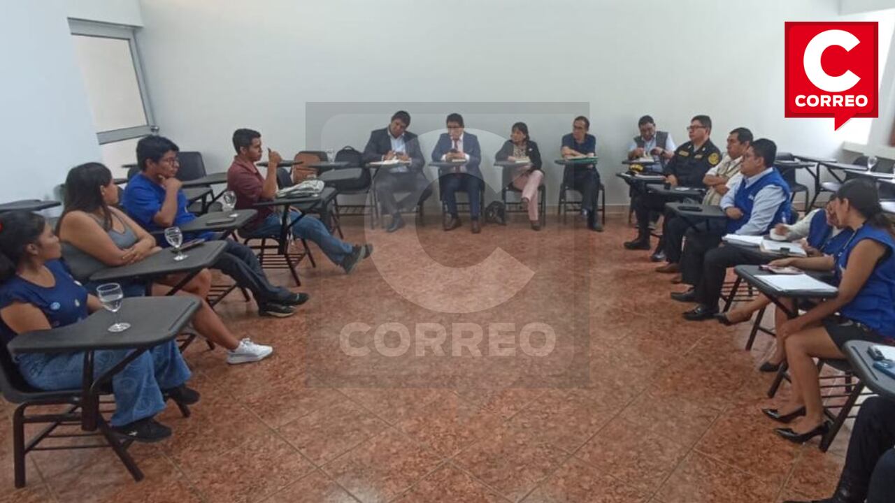 Reunión entre autoridades y estudiantes en la UNISCJA. FOTO: Cortesía