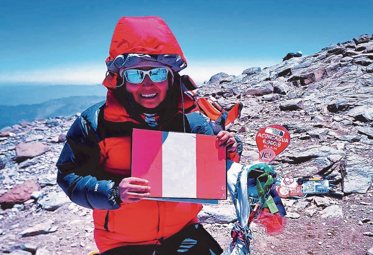 Verinia Llallacachi en la cumbre. Foto: cortesía.