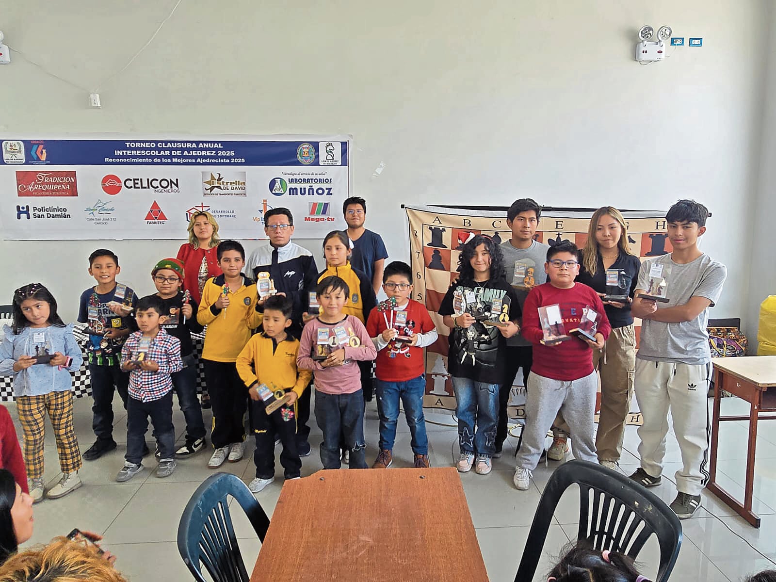 Menores brillaron en torneo interescolar de ajedrez en Arequipa y fueron reconocidos. Foto: Liga de Ajedrez.