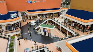 Plaza San Miguel: Incendio en chimenea de un restaurante movilizó a bomberos al centro comercial