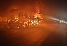 Arequipa: Bus interprovincial se incendia en plena Panamericana Sur Carretera Yauca