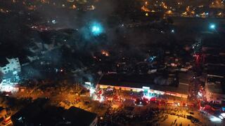 San Juan de Miraflores: Confinan voraz incendio en Pamplona Alta y reportan más de 300 damnificados