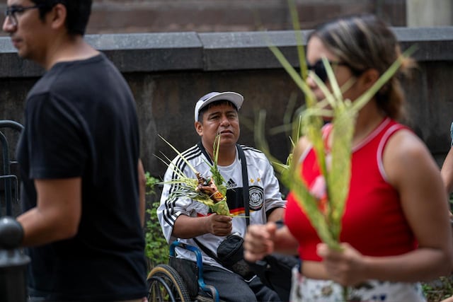 Domingo de Ramos: fieles y el Cristo Cholo recorren la Catedral y Plaza de Armas de Lima. (Fotos: Paloma del Solar/GEC)