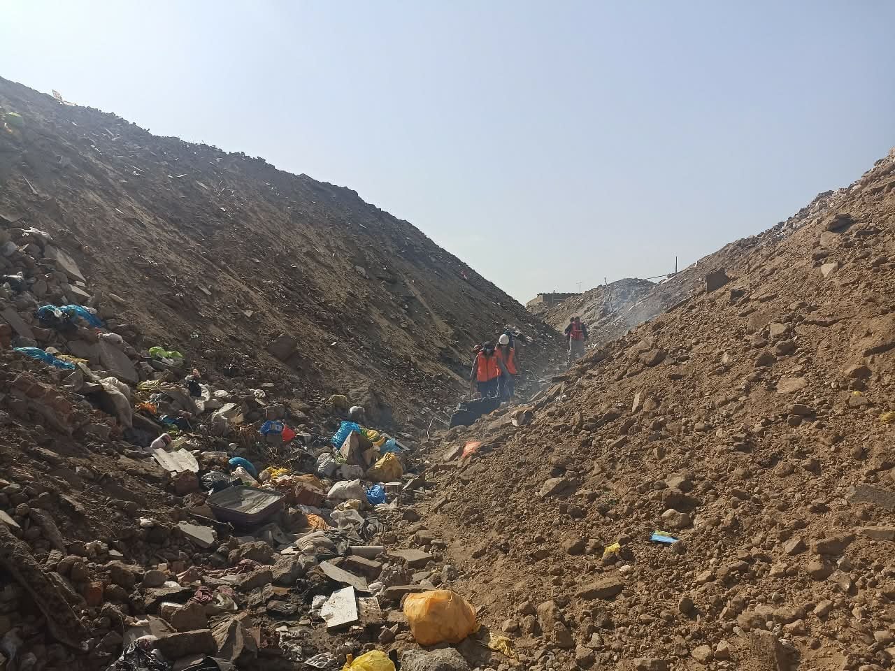 La Subgerencia de Defensa Civil del Gobierno Regional de La Libertad activará un plan de contingencia para prevenir posibles inundaciones por lluvias. Como parte de estas acciones, se limpiarán 500 metros del cauce de la quebrada San Idelfonso y se retirarán 33 toneladas de escombros acumulados por invasiones y el arrojo de residuos en la zona.