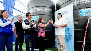 GORE La Libertad entrega 20 tanques de almacenamiento de agua para familias en Salaverry