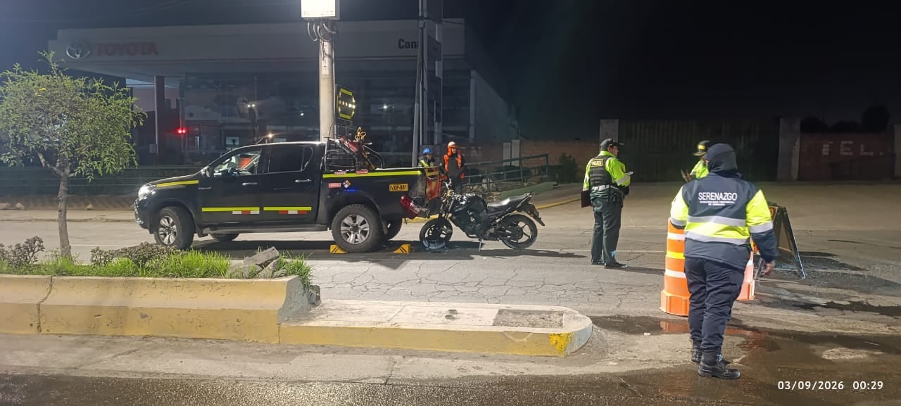 Motocilista choca contra una camioneta en Arequipa. Foto: Serenazgo.