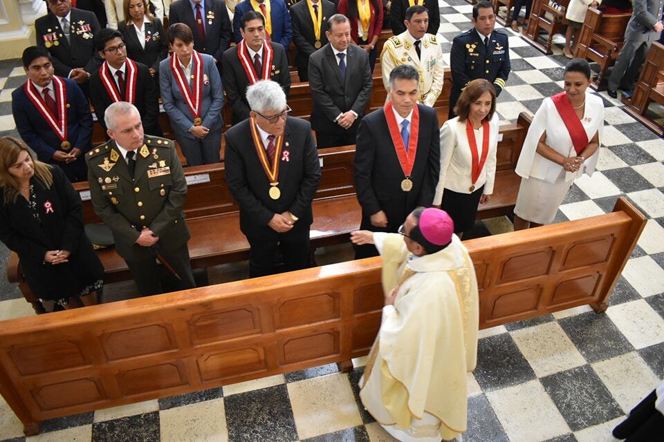 Obispo ofició ceremonia religiosa ante las autoridades tacneñas y ariqueñas en la Catedral de Tacna. (Foto: Difusión)