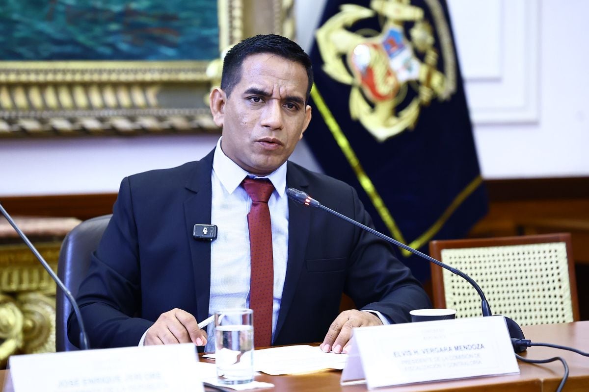 El congresista señaló que la proximidad de la segunda vuelta y la instalación del nuevo Parlamento reduce la viabilidad de una eventual censura y cuestionó el manejo de denuncias constitucionales en el Congreso. Foto: Congreso.