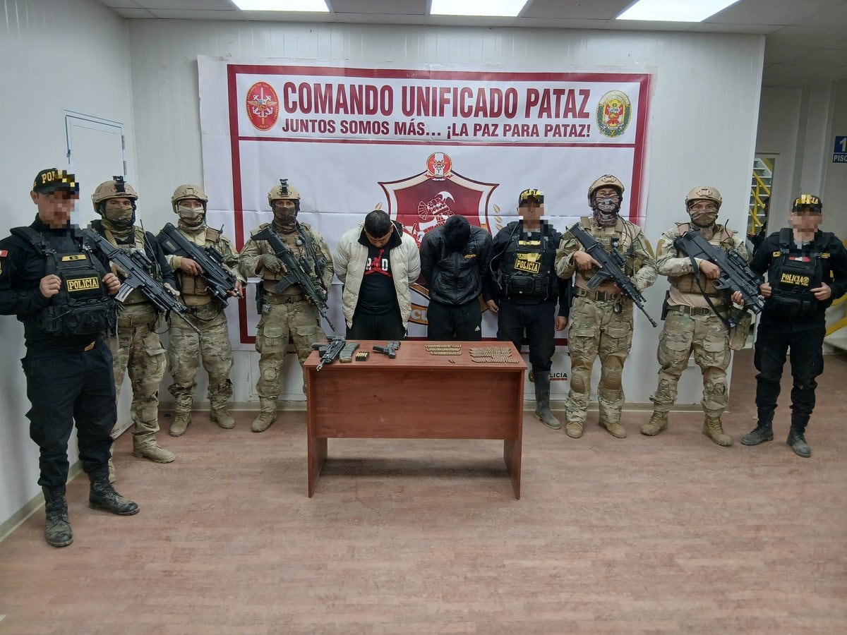 De acuerdo a la versión policial, facinerosos operaban en una mina ilegal en centro poblado Los Cedros. Se les incautó un fusil, una pistola y cantidad de municiones.