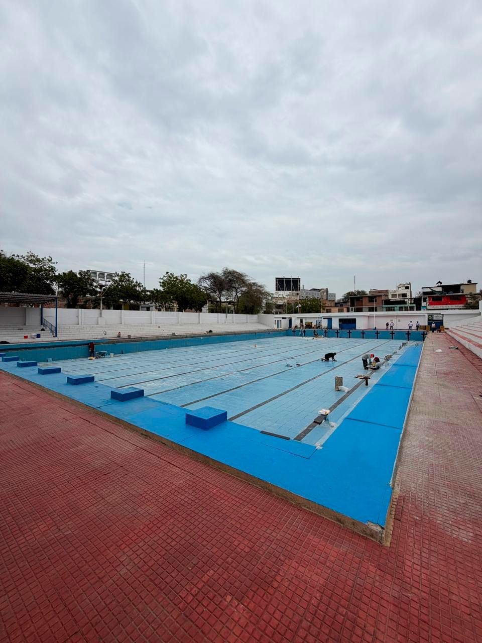 Aperturan piscina en Piura